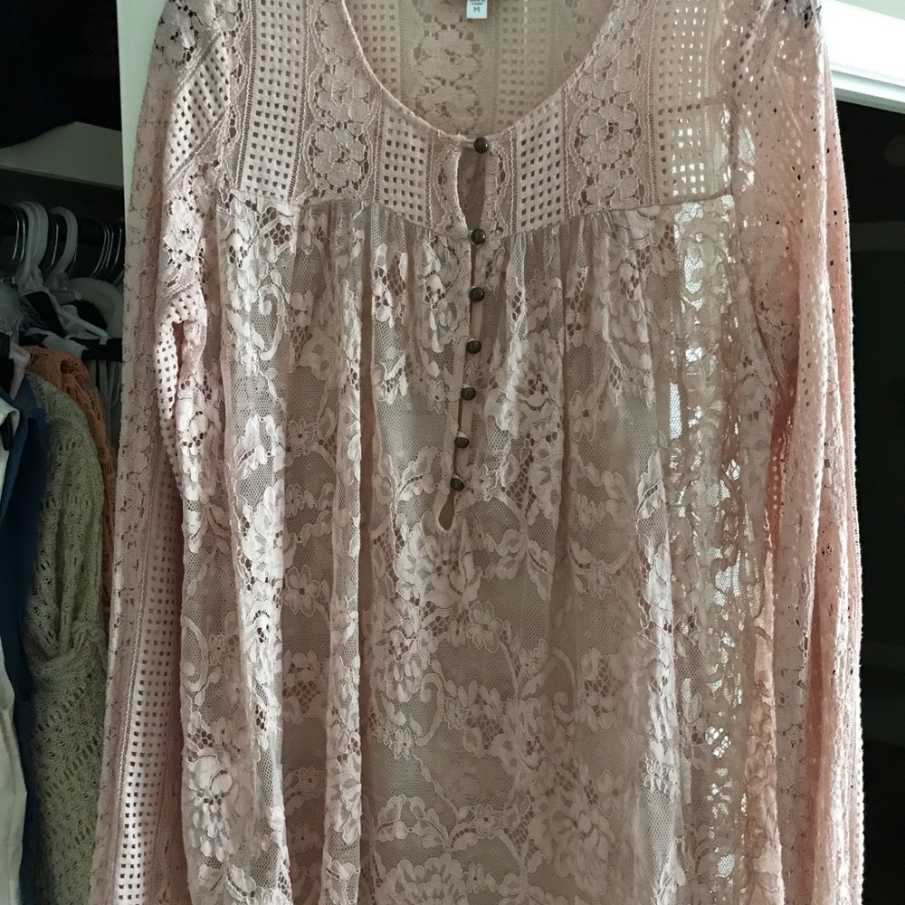 Cute top Shyanne. Light pink lace. New.